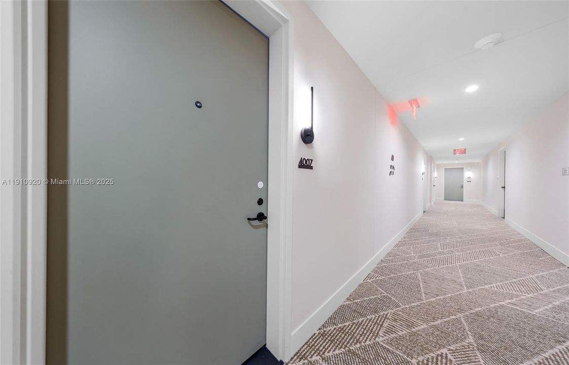 For Sale: $585,000 (1 beds, 1 baths, 505 Square Feet)