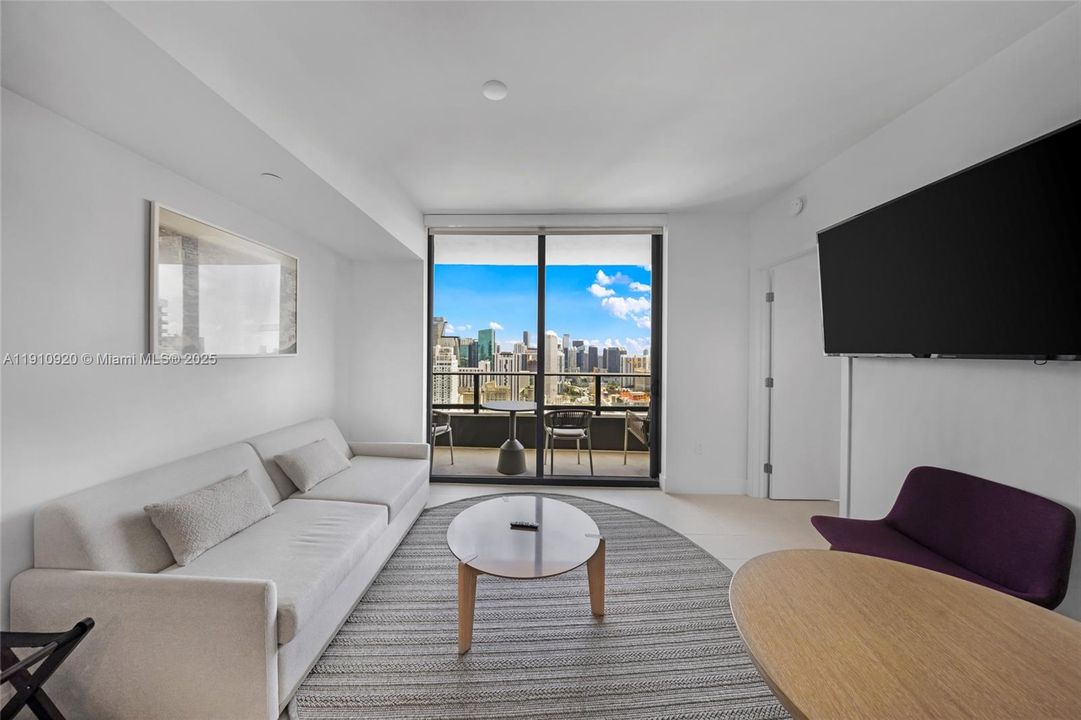 For Sale: $585,000 (1 beds, 1 baths, 505 Square Feet)