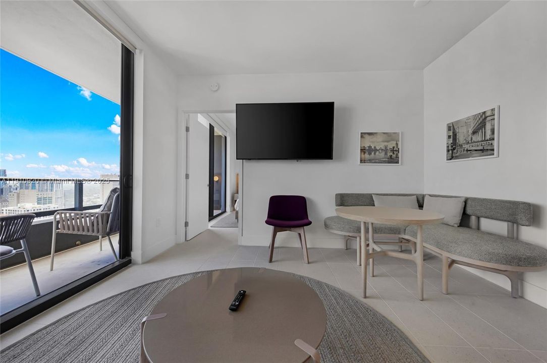 For Sale: $585,000 (1 beds, 1 baths, 505 Square Feet)