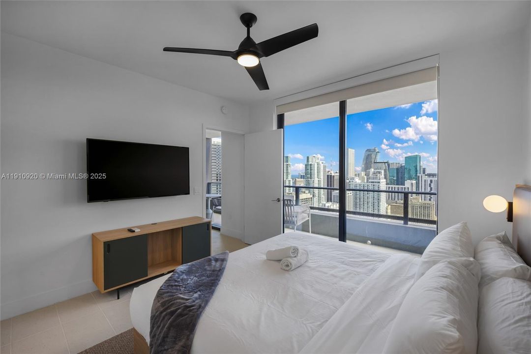 For Sale: $585,000 (1 beds, 1 baths, 505 Square Feet)