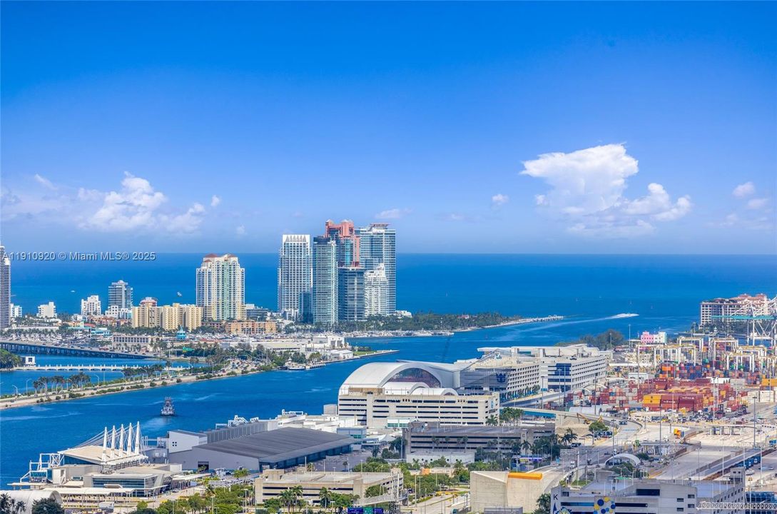 For Sale: $585,000 (1 beds, 1 baths, 505 Square Feet)