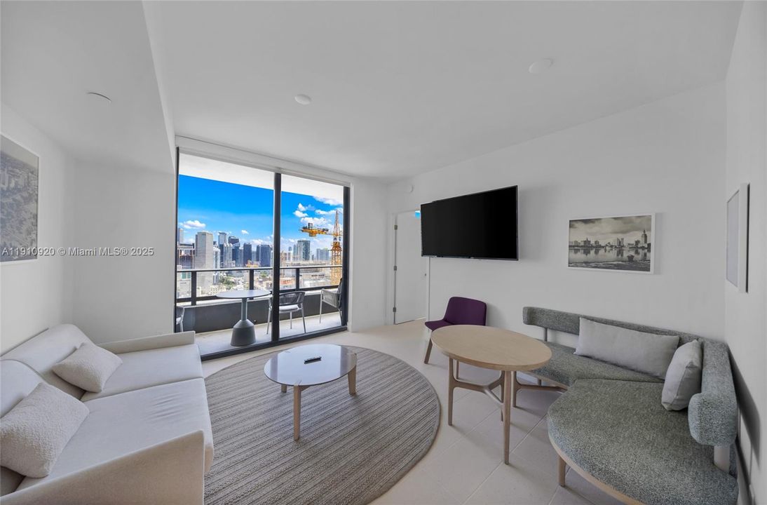 For Sale: $585,000 (1 beds, 1 baths, 505 Square Feet)