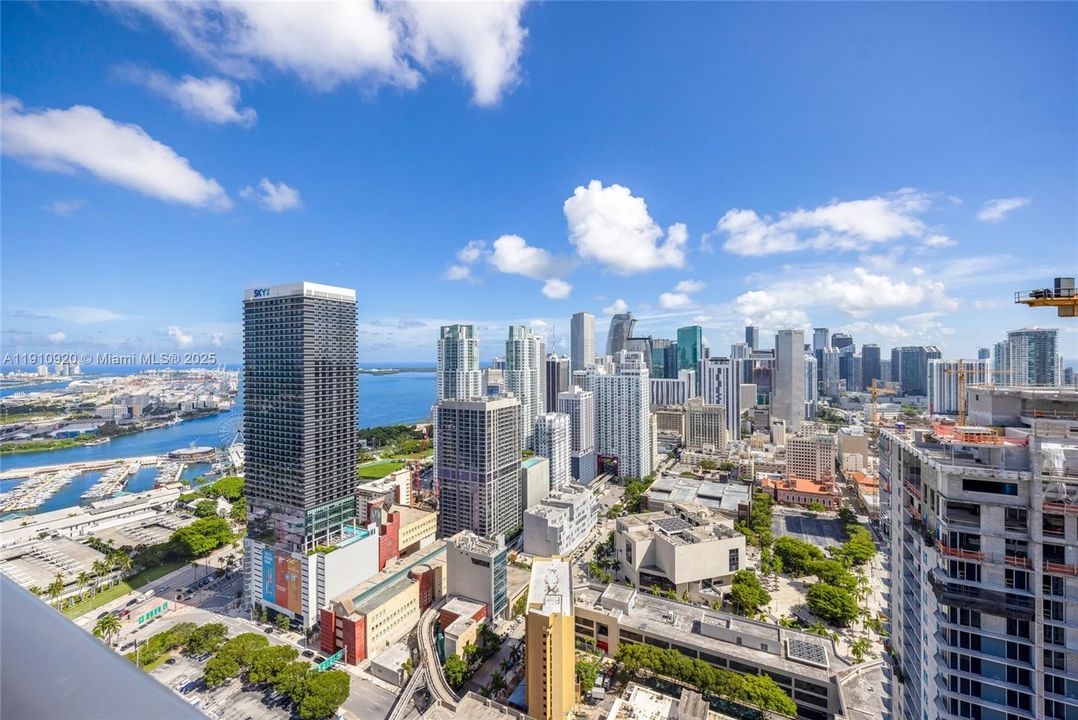 For Sale: $585,000 (1 beds, 1 baths, 505 Square Feet)