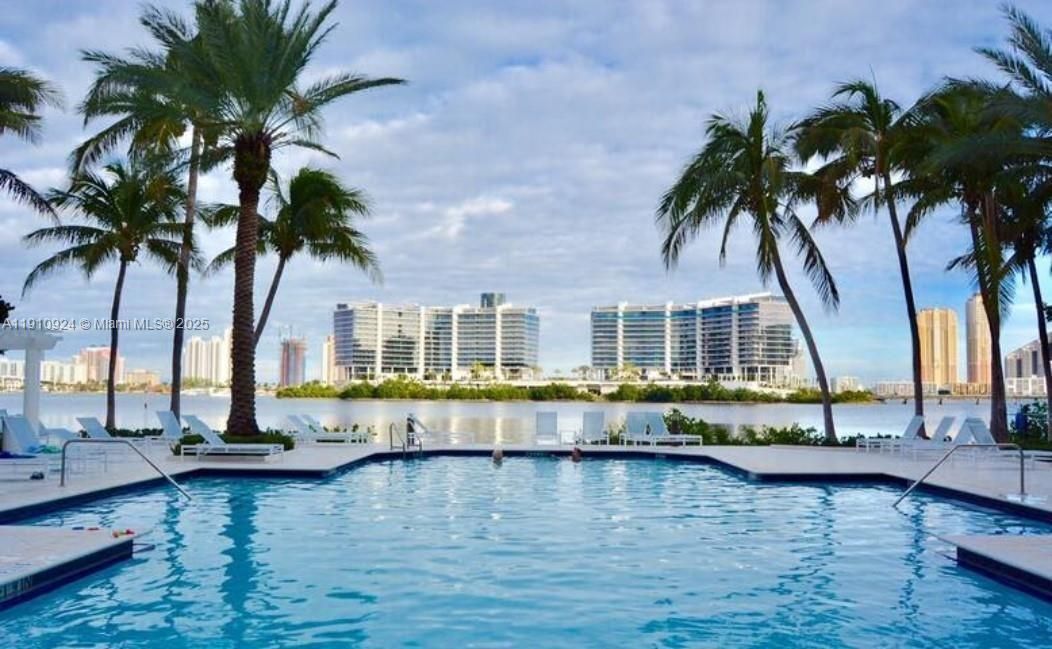 For Sale: $409,000 (1 beds, 1 baths, 1036 Square Feet)