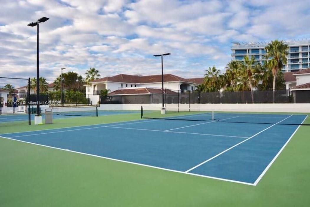 For Sale: $409,000 (1 beds, 1 baths, 1036 Square Feet)