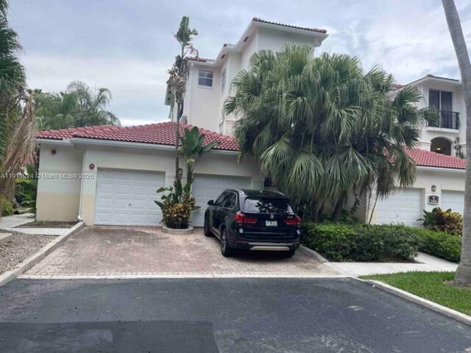 For Sale: $409,000 (1 beds, 1 baths, 1036 Square Feet)