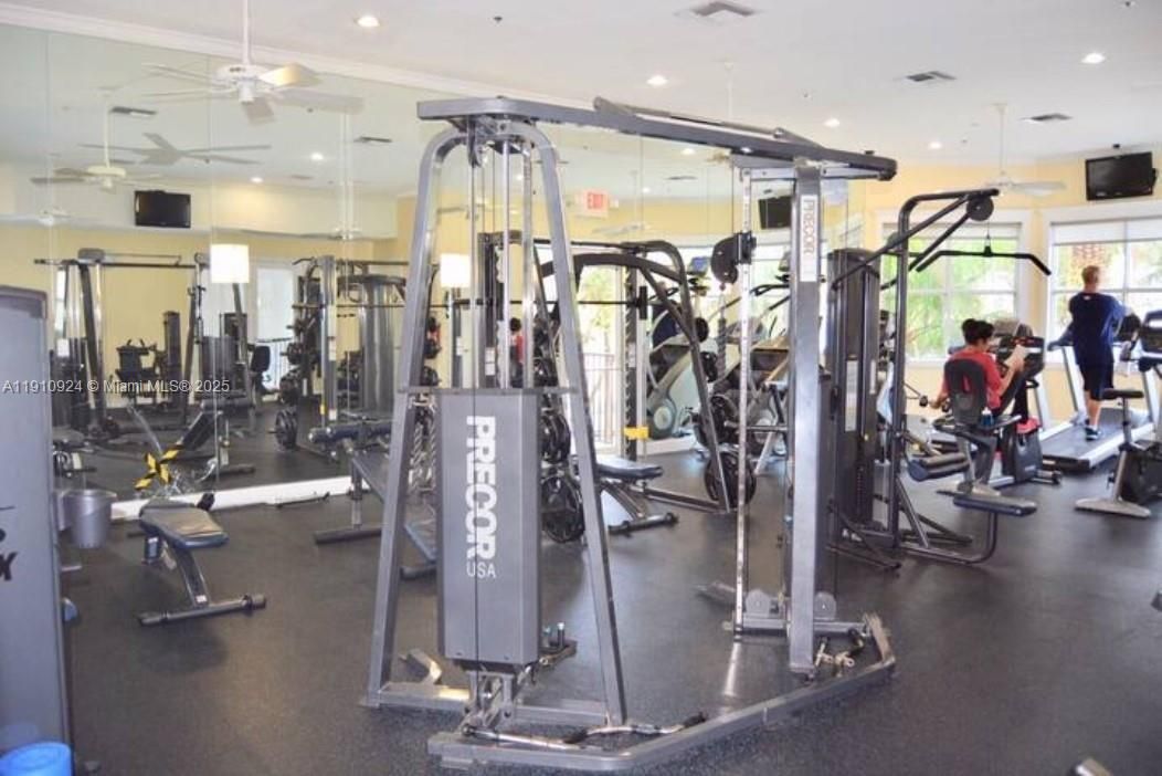 For Sale: $409,000 (1 beds, 1 baths, 1036 Square Feet)