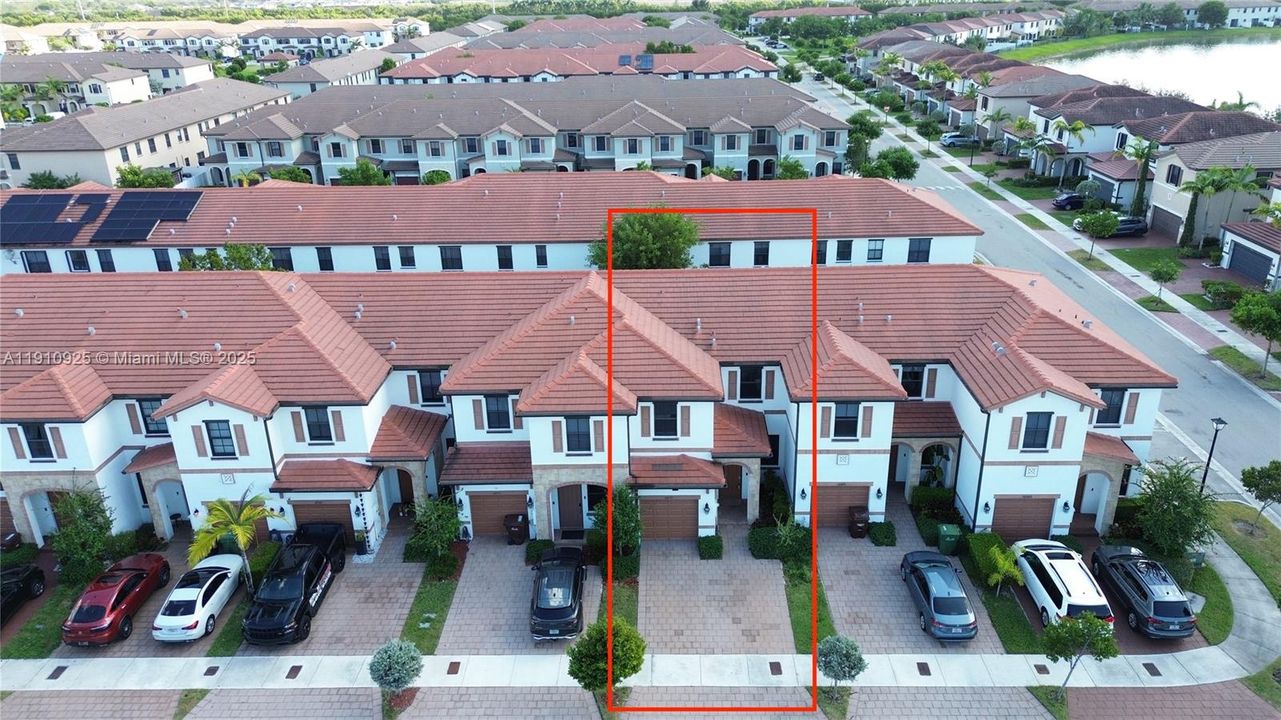 合同活跃: $3,200 (3 贝兹, 2 浴室, 1708 平方英尺)