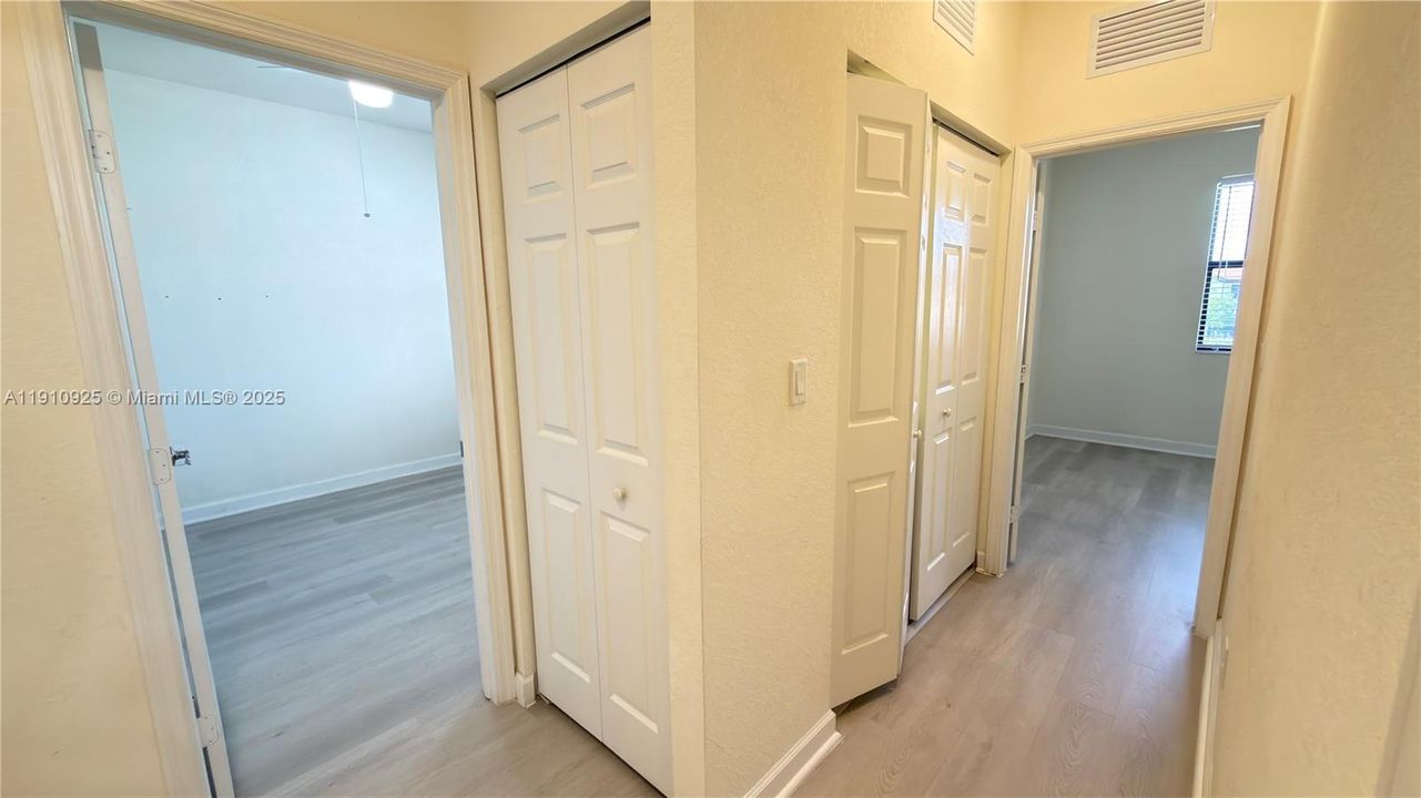 合同活跃: $3,200 (3 贝兹, 2 浴室, 1708 平方英尺)