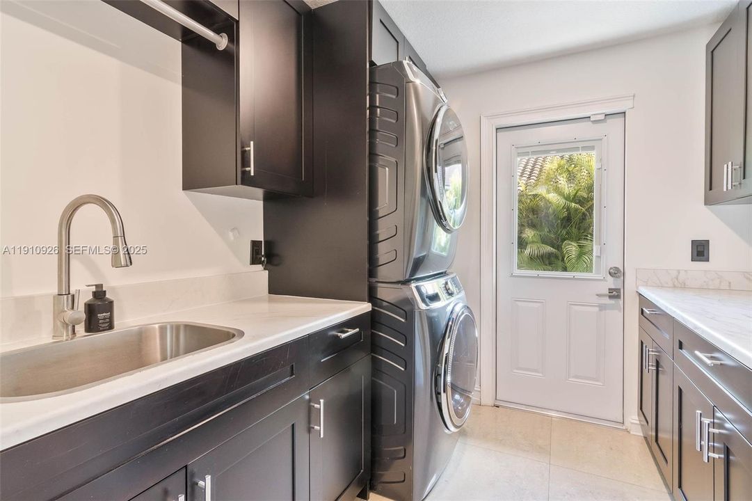 For Rent: $9,500 (4 beds, 3 baths, 3300 Square Feet)