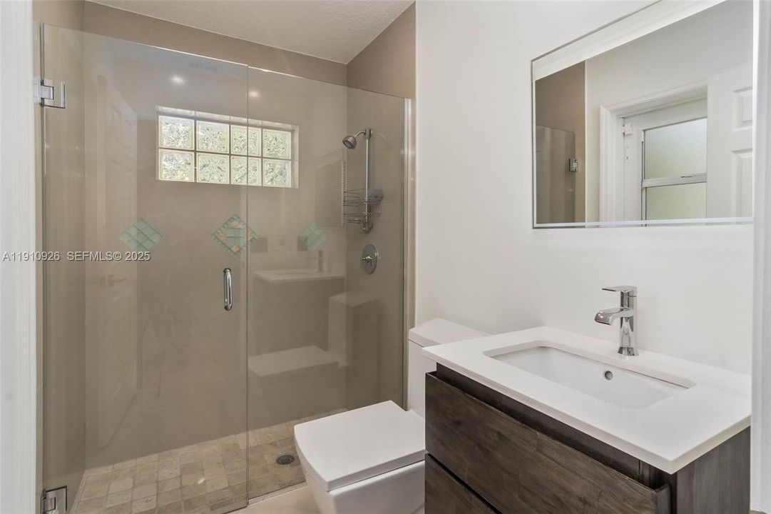 3rd bath / Cabana bath