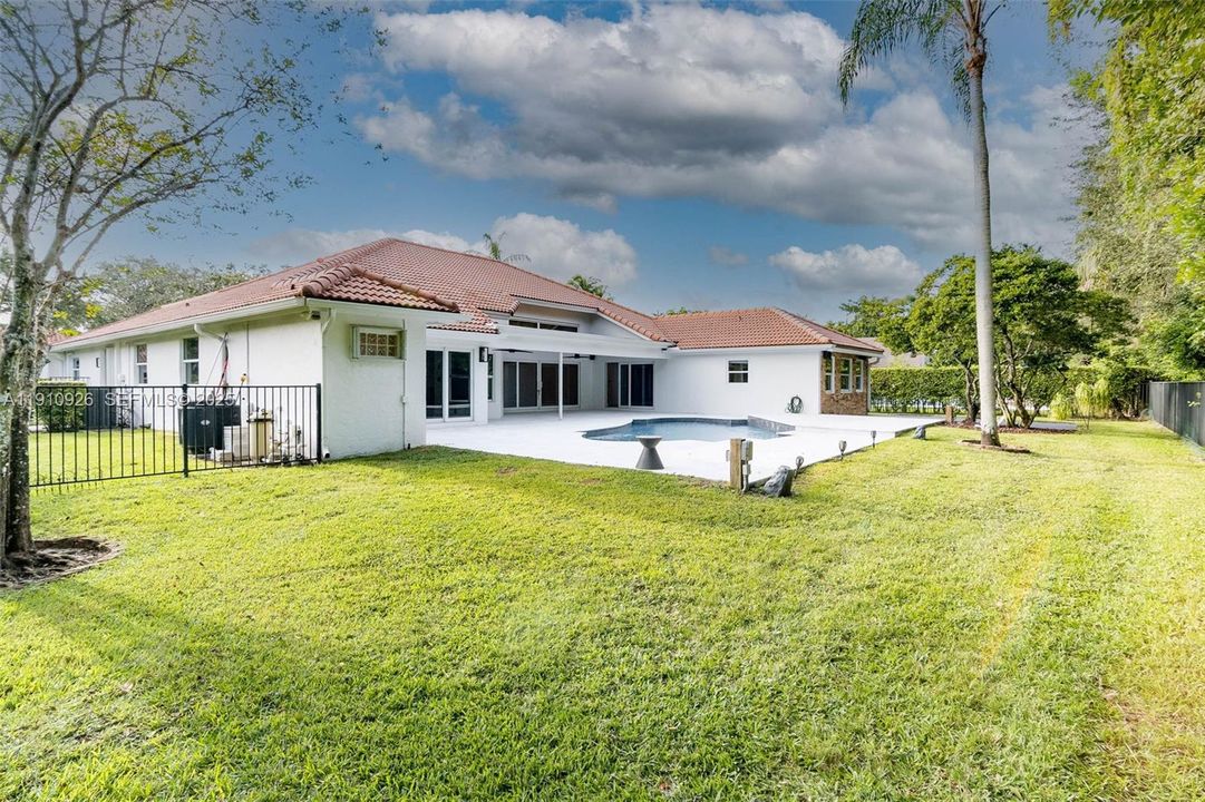 For Rent: $9,500 (4 beds, 3 baths, 3300 Square Feet)