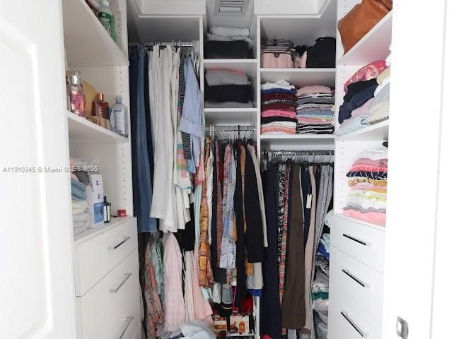 For Sale: $439,900 (4 beds, 3 baths, 1535 Square Feet)