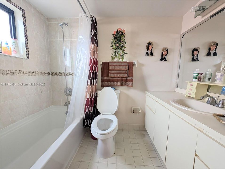 Под контрактом: $329,000 (2 спален, 2 ванн, 885 Квадратных фут)