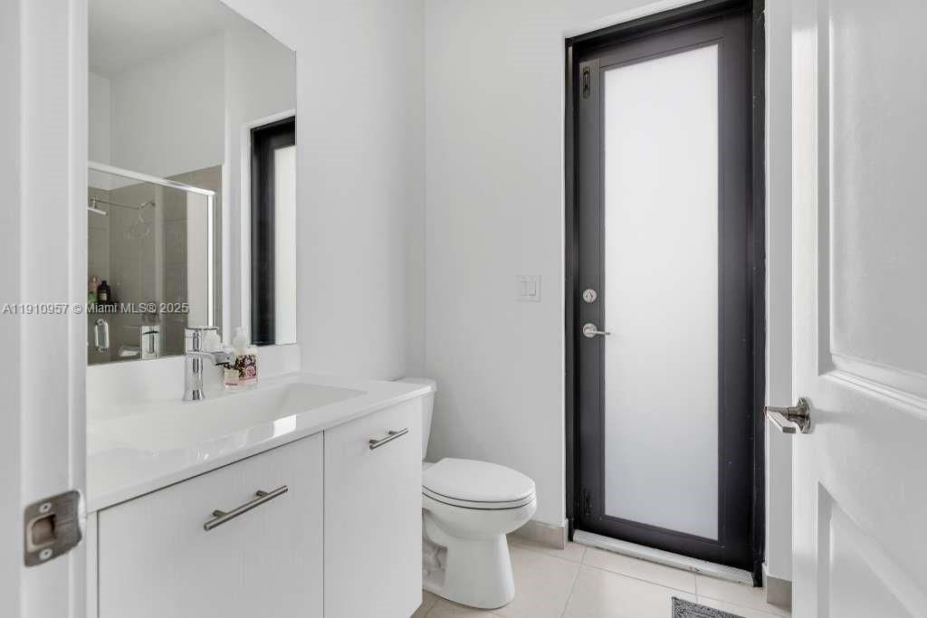 For Sale: $1,450,000 (5 beds, 4 baths, 3381 Square Feet)