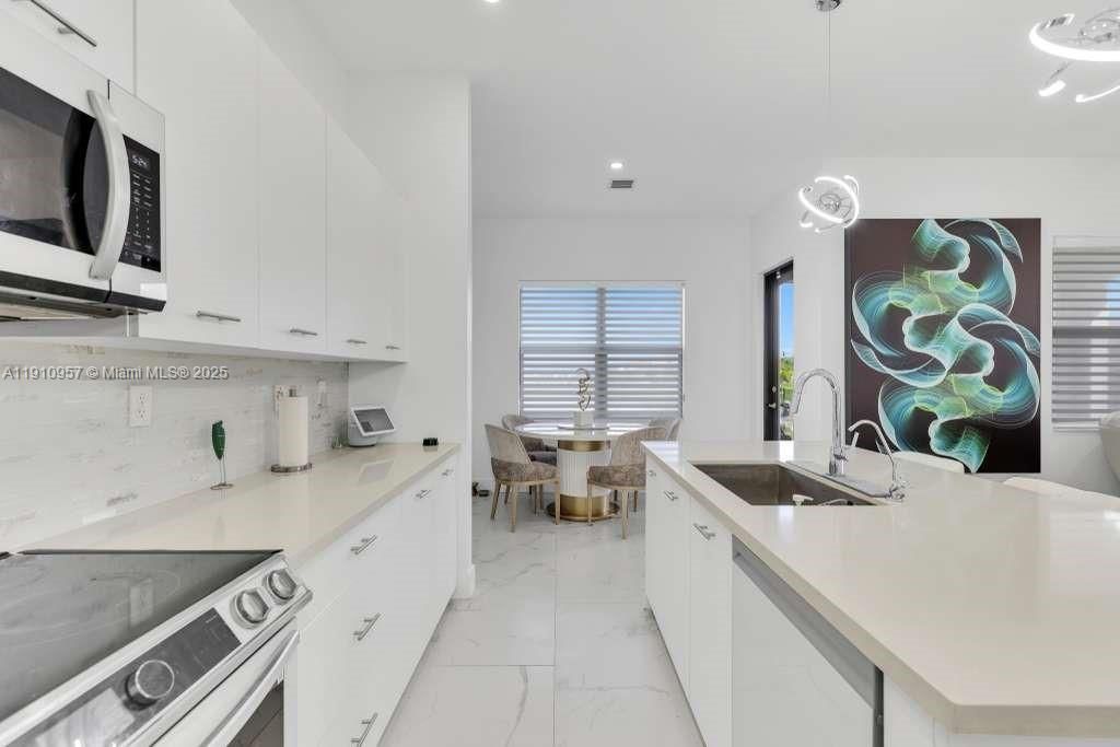 For Sale: $1,450,000 (5 beds, 4 baths, 3381 Square Feet)