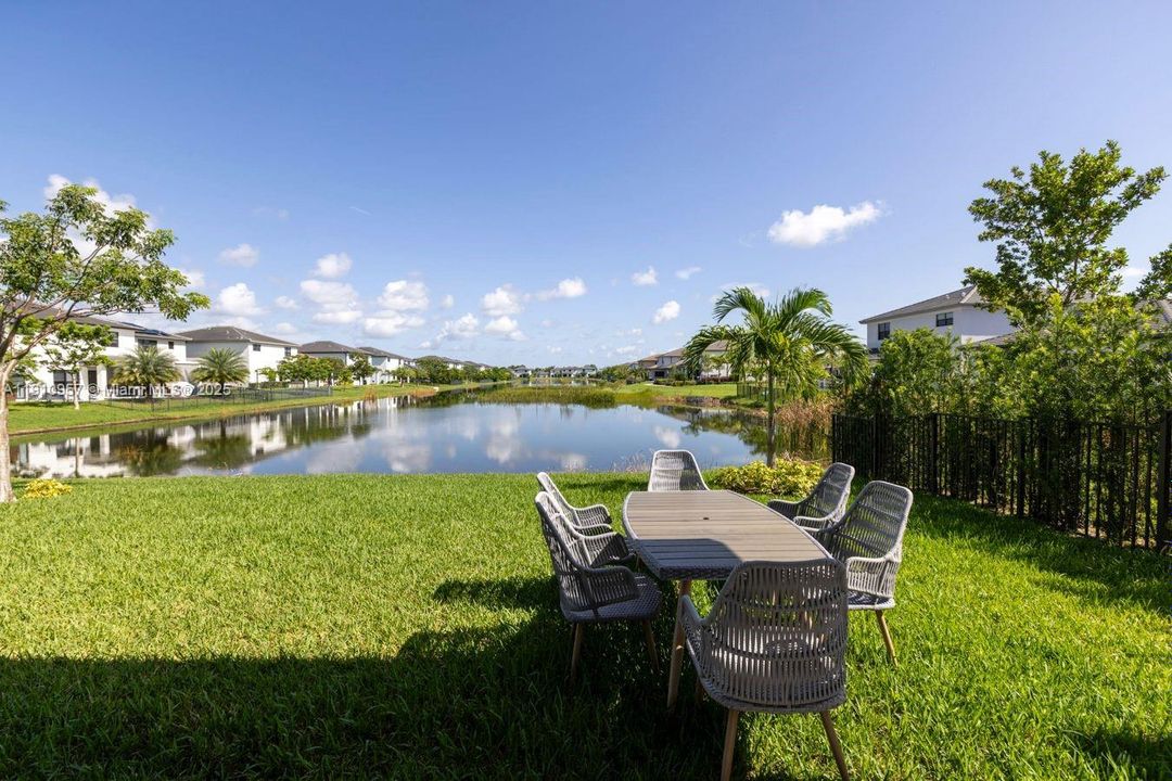 For Sale: $1,450,000 (5 beds, 4 baths, 3381 Square Feet)