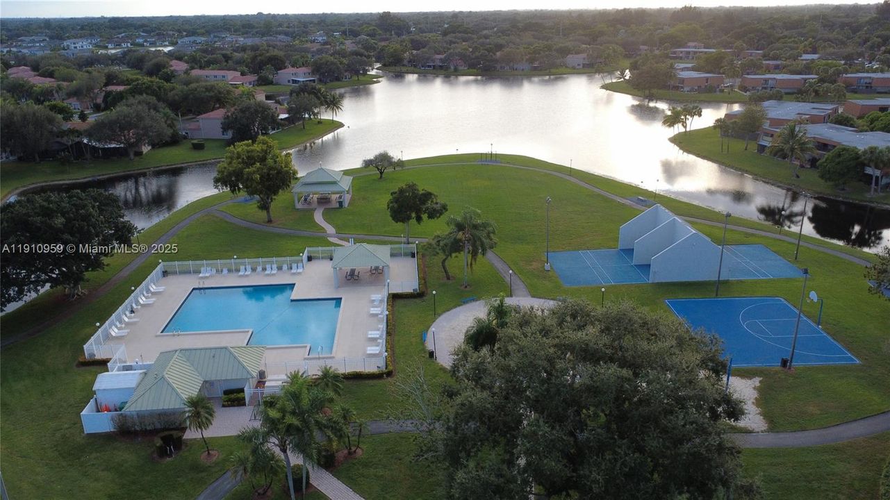 For Rent: $3,400 (3 beds, 2 baths, 1648 Square Feet)