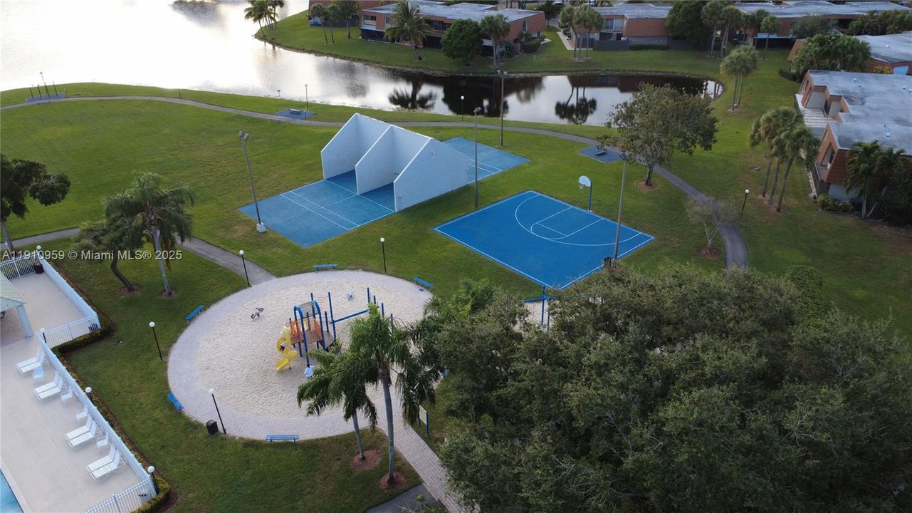 For Rent: $3,400 (3 beds, 2 baths, 1648 Square Feet)