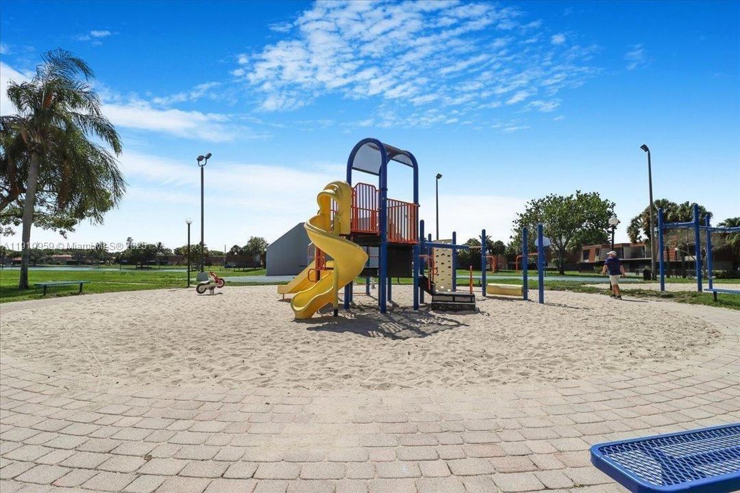 For Rent: $3,400 (3 beds, 2 baths, 1648 Square Feet)