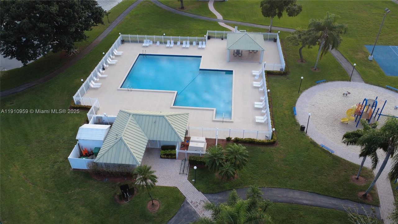 For Rent: $3,400 (3 beds, 2 baths, 1648 Square Feet)