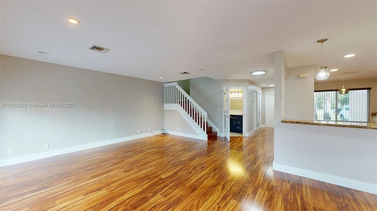 For Rent: $3,400 (3 beds, 2 baths, 1648 Square Feet)