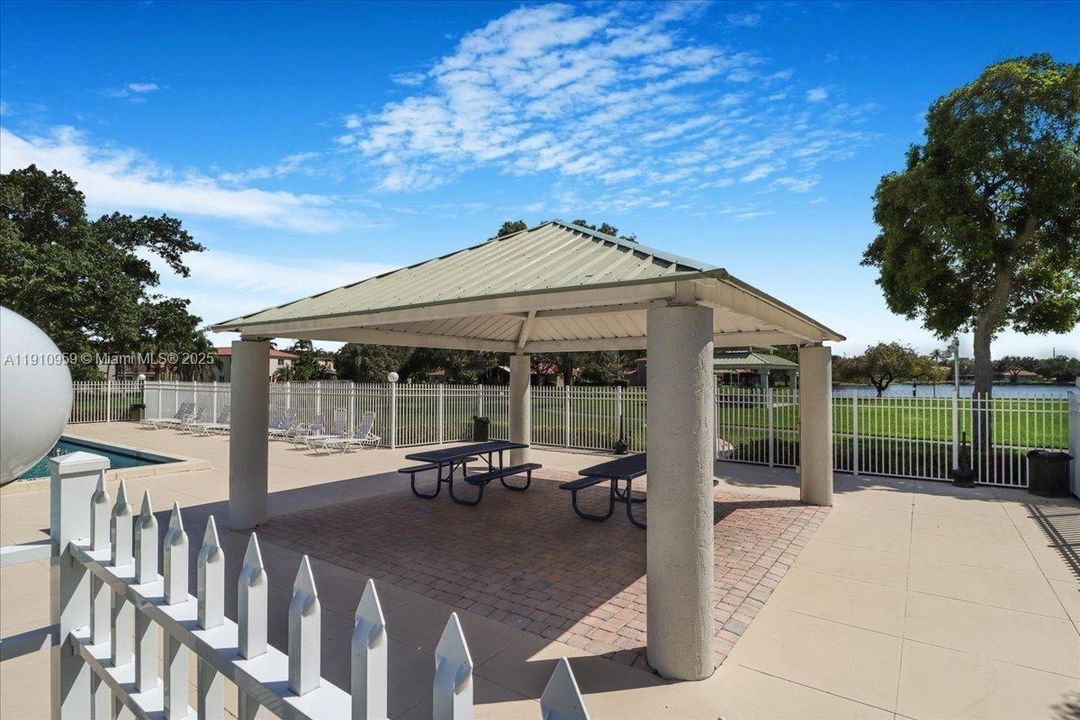 For Rent: $3,400 (3 beds, 2 baths, 1648 Square Feet)