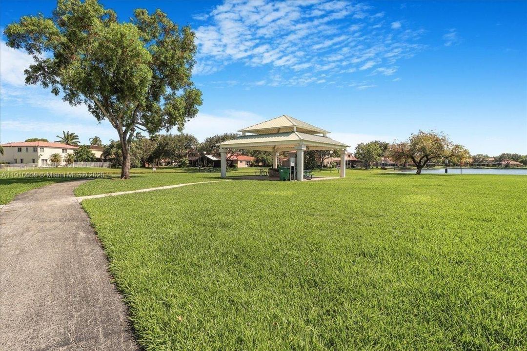 For Rent: $3,400 (3 beds, 2 baths, 1648 Square Feet)