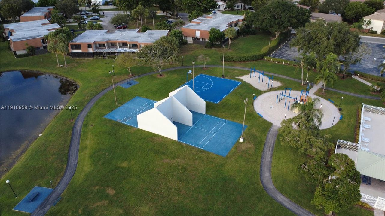 For Rent: $3,400 (3 beds, 2 baths, 1648 Square Feet)