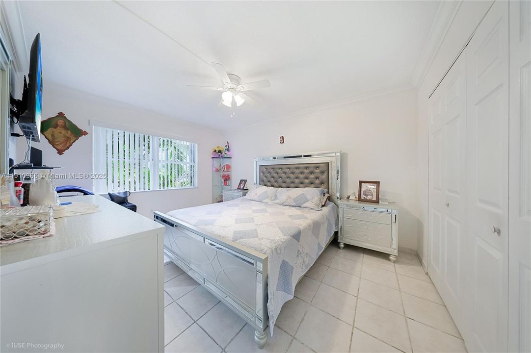 For Sale: $230,000 (2 beds, 1 baths, 780 Square Feet)