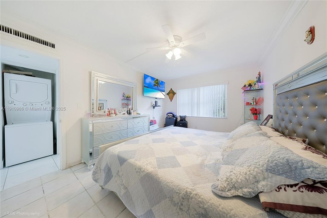 For Sale: $230,000 (2 beds, 1 baths, 780 Square Feet)