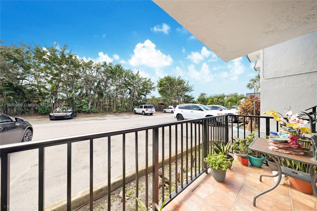 For Sale: $230,000 (2 beds, 1 baths, 780 Square Feet)