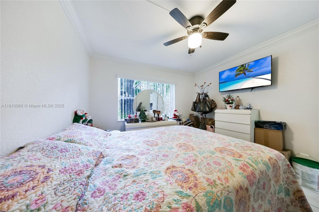 For Sale: $230,000 (2 beds, 1 baths, 780 Square Feet)