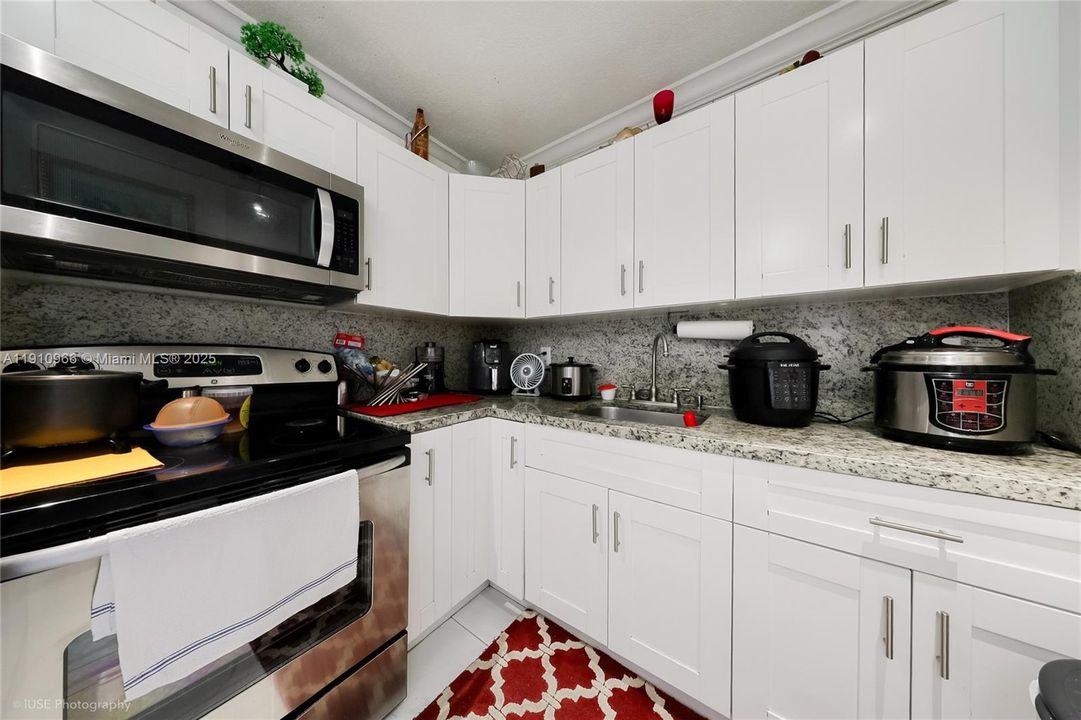 For Sale: $230,000 (2 beds, 1 baths, 780 Square Feet)