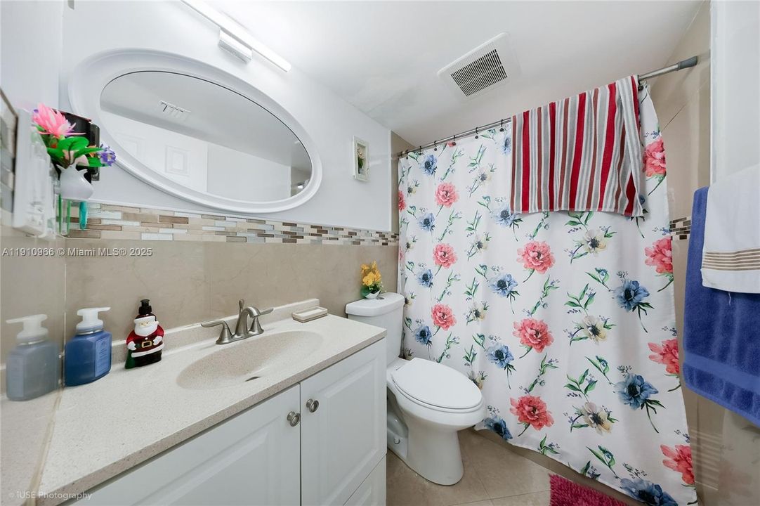 For Sale: $230,000 (2 beds, 1 baths, 780 Square Feet)