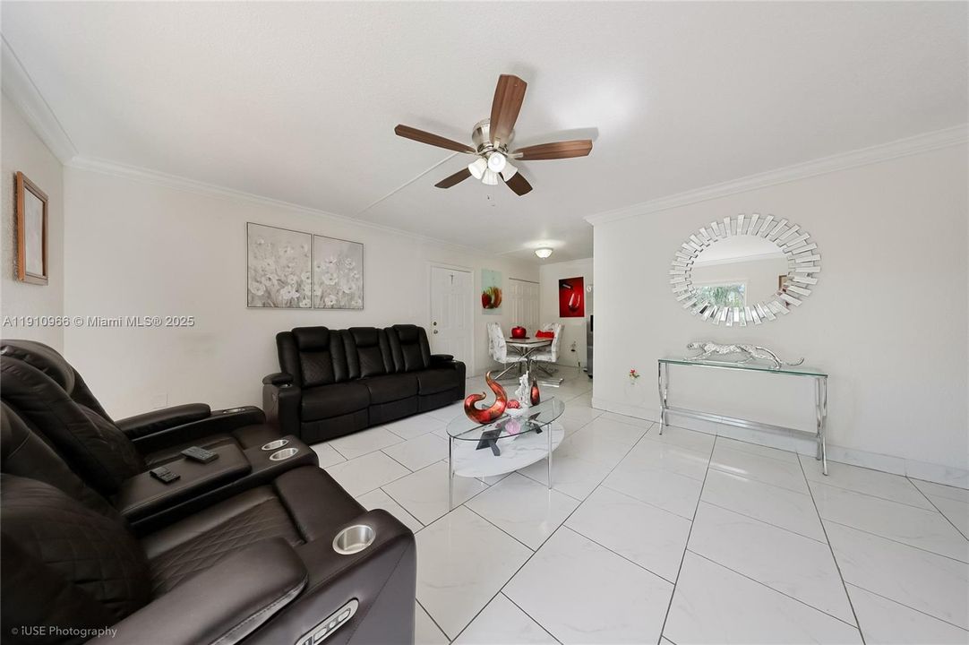 For Sale: $230,000 (2 beds, 1 baths, 780 Square Feet)