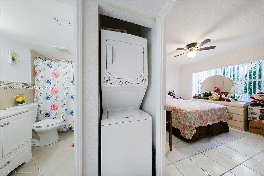 For Sale: $230,000 (2 beds, 1 baths, 780 Square Feet)