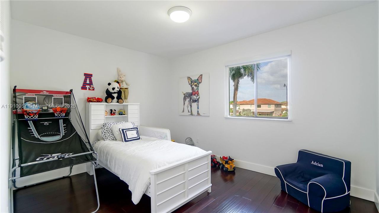 For Sale: $5,095,000 (5 beds, 5 baths, 4696 Square Feet)