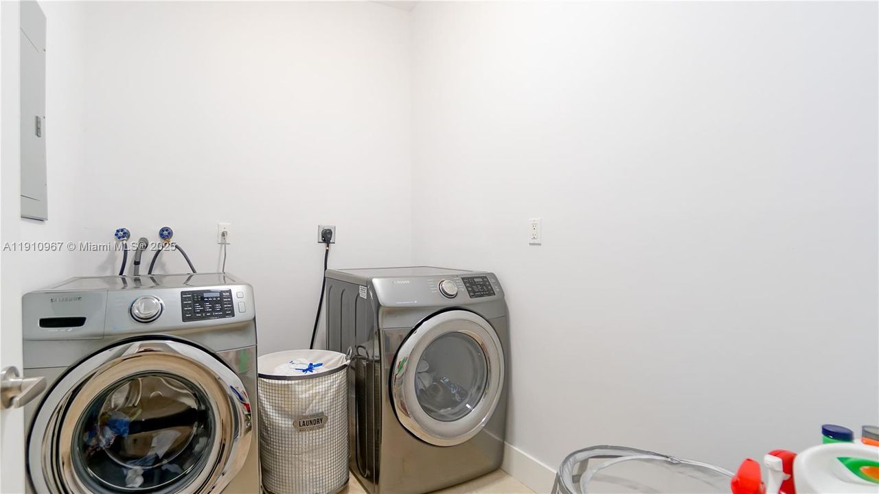 For Sale: $5,095,000 (5 beds, 5 baths, 4696 Square Feet)