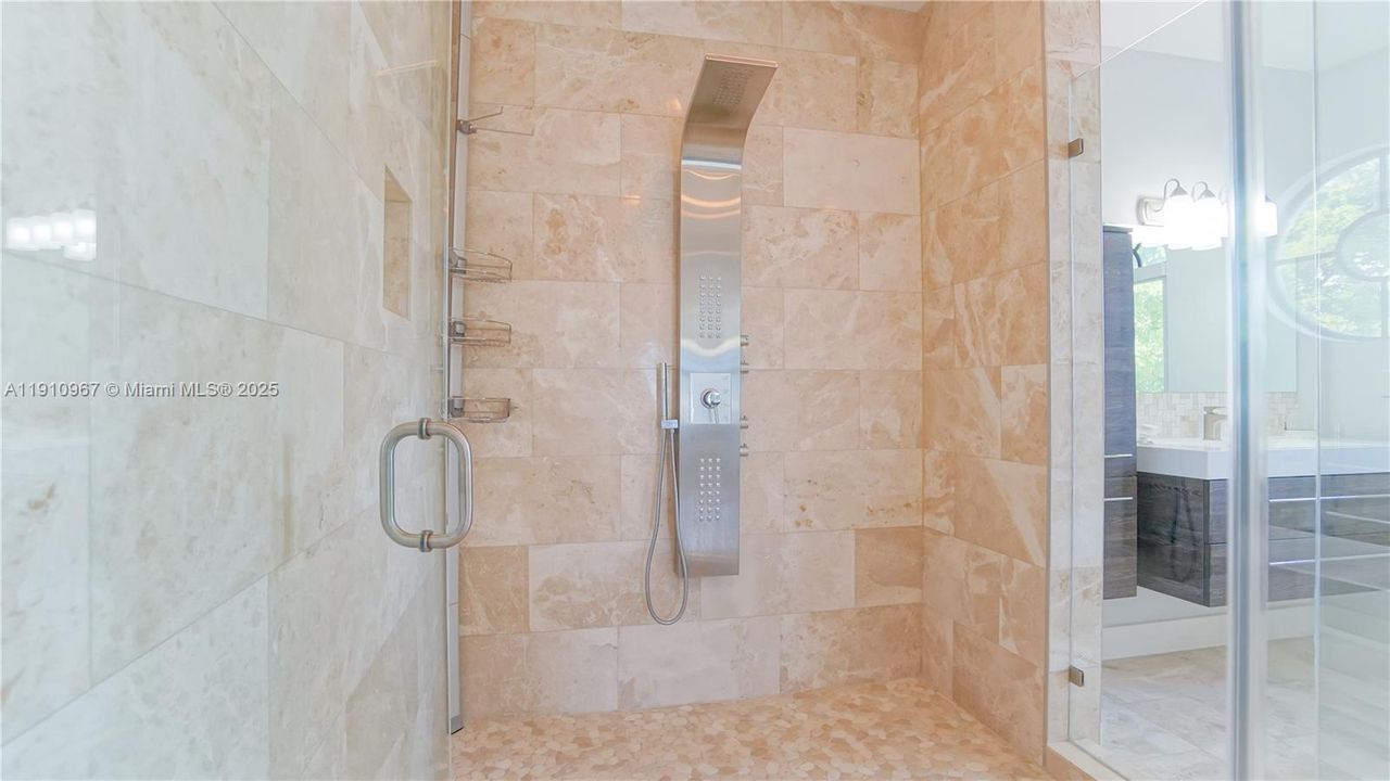 For Sale: $5,095,000 (5 beds, 5 baths, 4696 Square Feet)