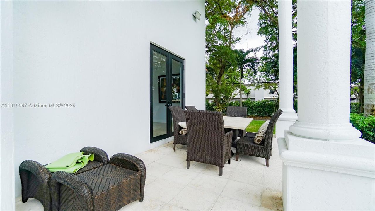 For Sale: $5,095,000 (5 beds, 5 baths, 4696 Square Feet)