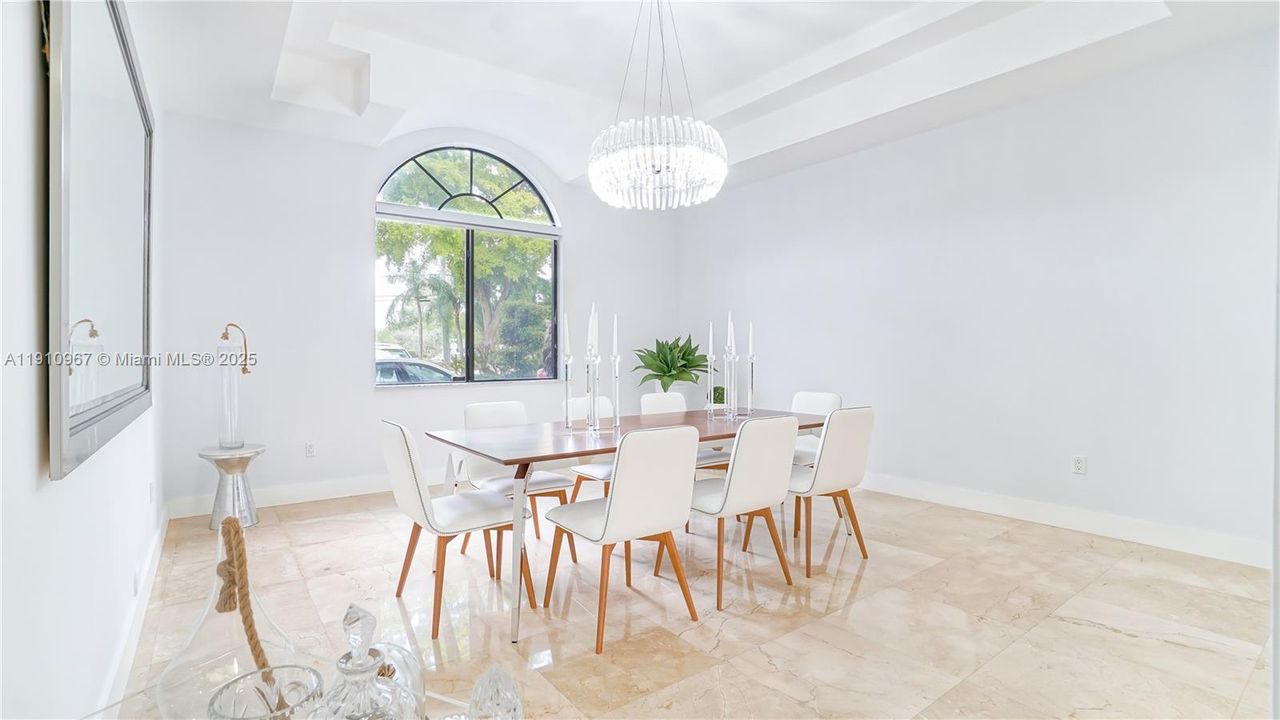 For Sale: $5,095,000 (5 beds, 5 baths, 4696 Square Feet)