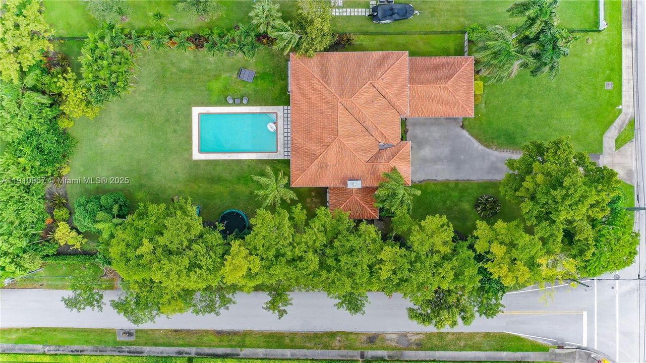 For Sale: $5,095,000 (5 beds, 5 baths, 4696 Square Feet)