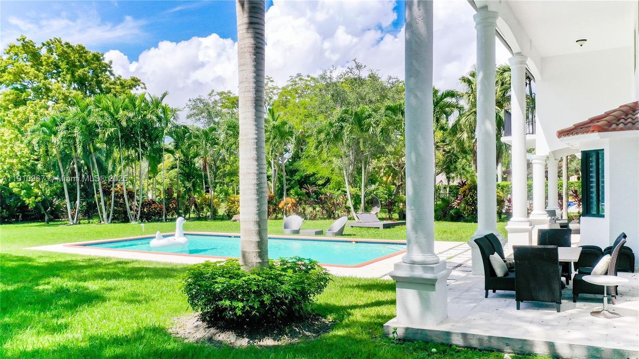 For Sale: $5,095,000 (5 beds, 5 baths, 4696 Square Feet)