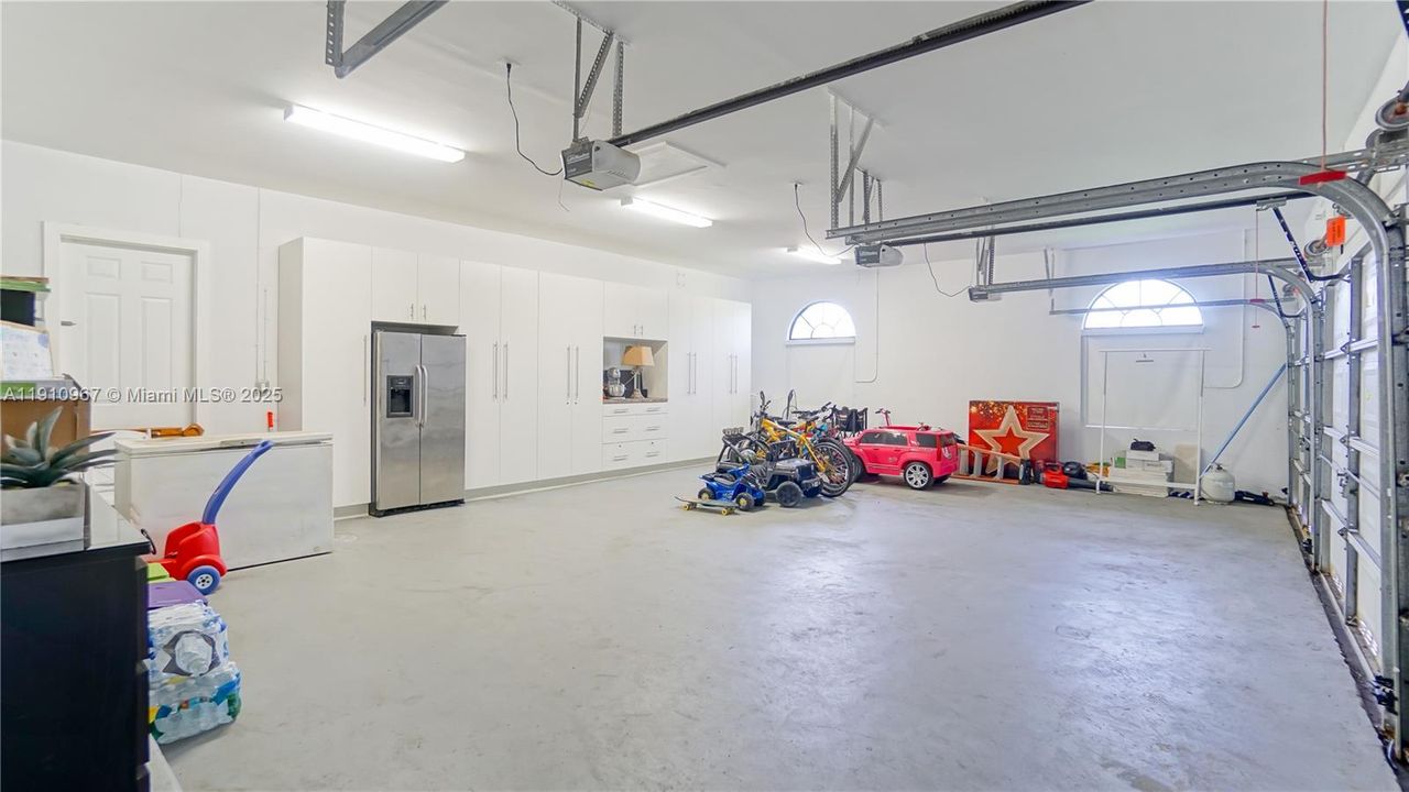 For Sale: $5,095,000 (5 beds, 5 baths, 4696 Square Feet)