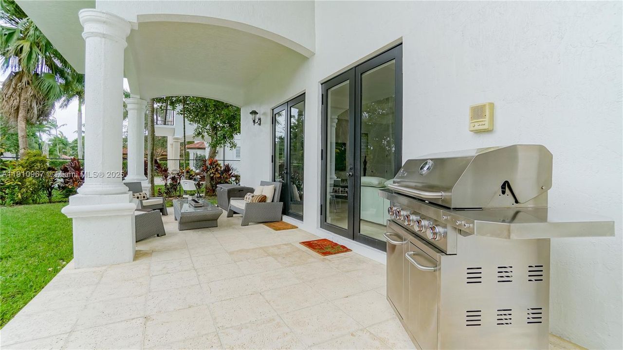 For Sale: $5,095,000 (5 beds, 5 baths, 4696 Square Feet)