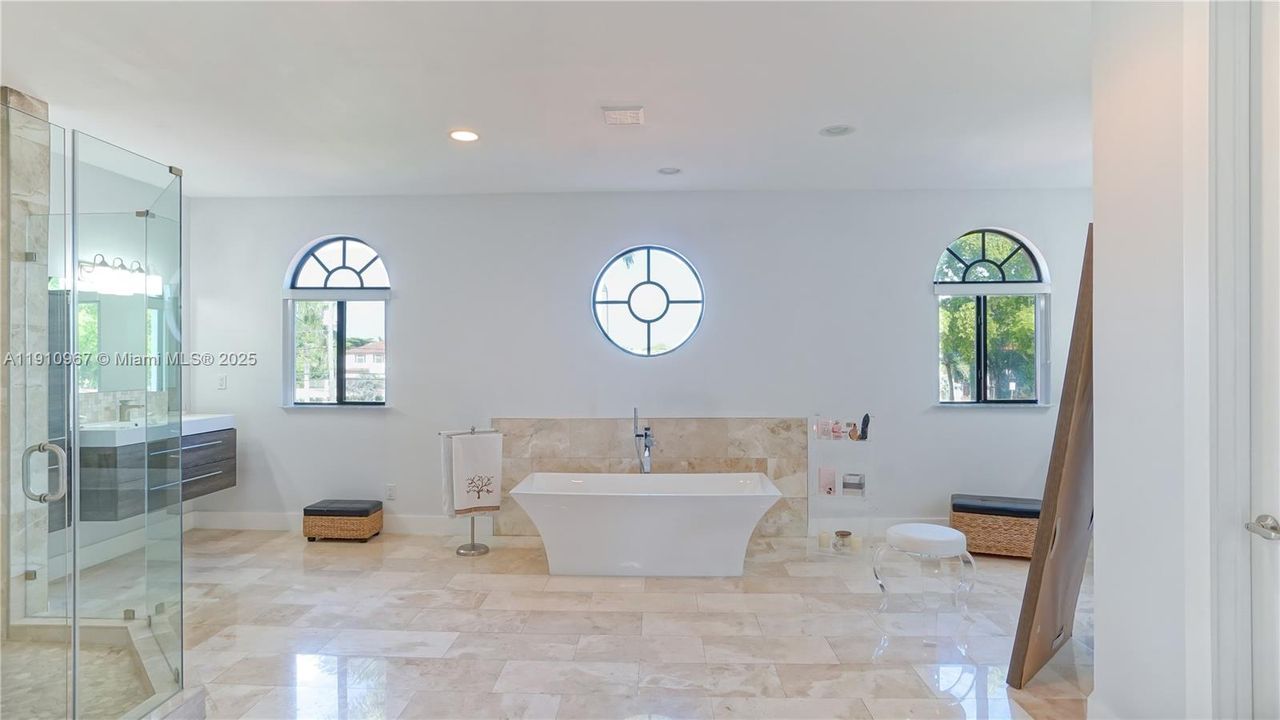 For Sale: $5,095,000 (5 beds, 5 baths, 4696 Square Feet)