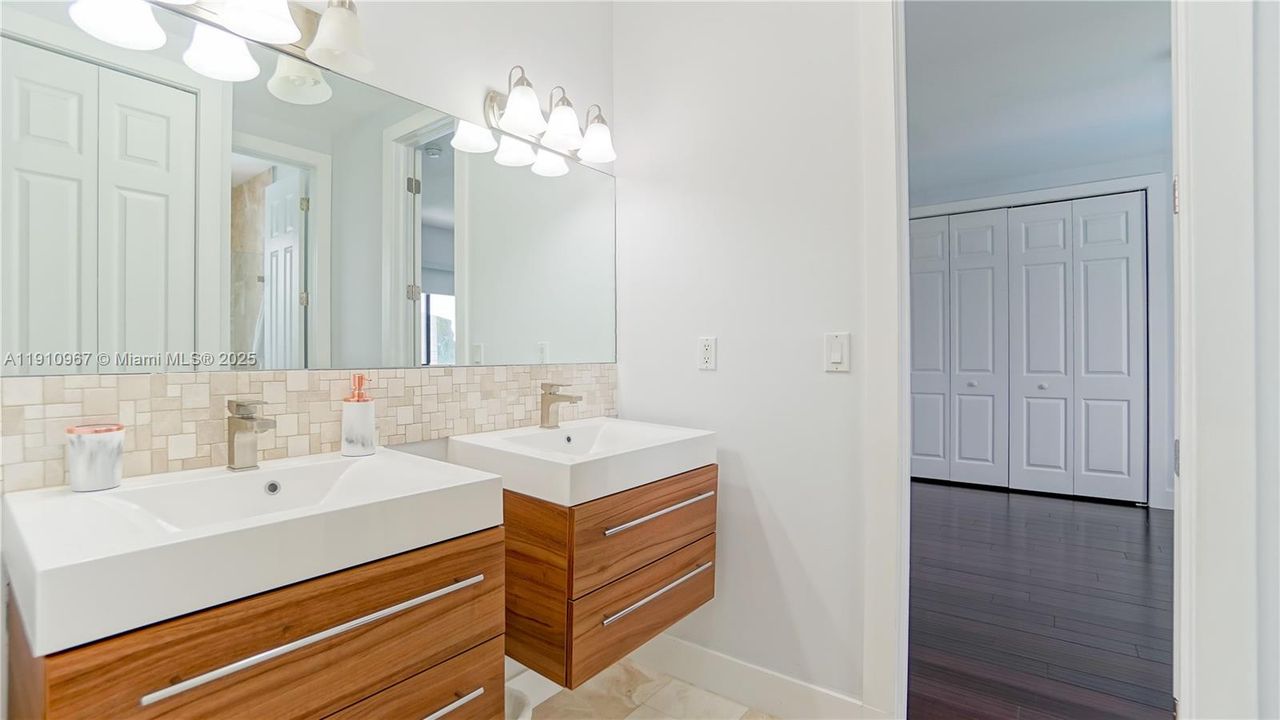 For Sale: $5,095,000 (5 beds, 5 baths, 4696 Square Feet)