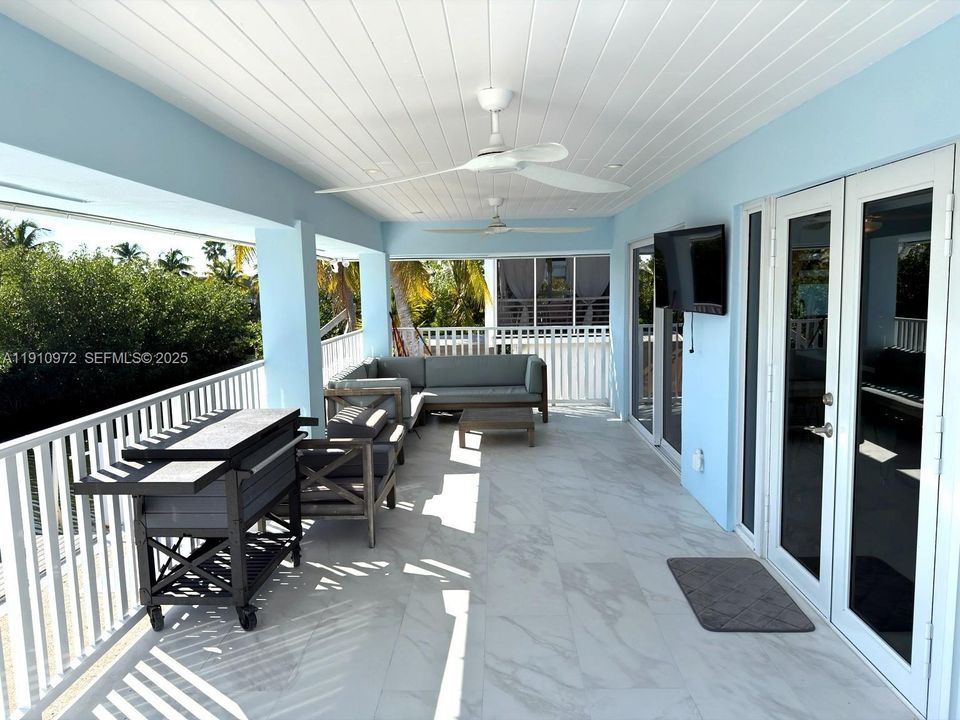 出租: $5,900 (2 贝兹, 1 浴室, 884 平方英尺)