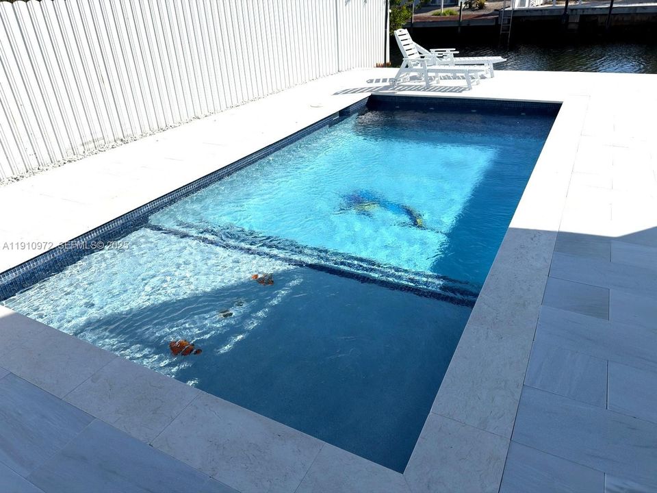 出租: $5,900 (2 贝兹, 1 浴室, 884 平方英尺)